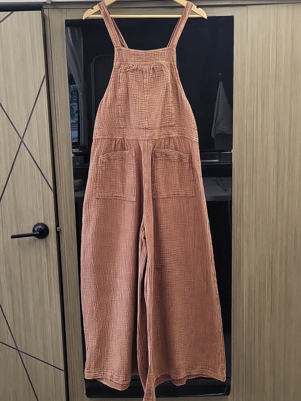 Boho bib wide leg crinkle cotton overalls By "Free People) 🌻